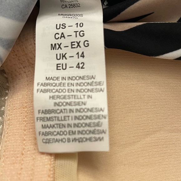 NWT Maxine of Hollywood Women's Shirred Girl Leg One Piece Swimsuit - Picture 7 of 13